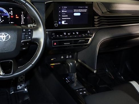 Used 2025 Toyota Camry SE image 13