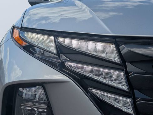 Certified 2024 Hyundai Tucson SE image 9