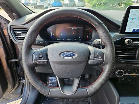 Used 2025 Ford Escape ST-Line AWD/4WD image 19