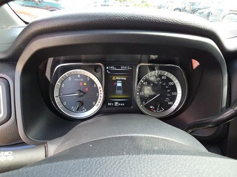 Used 2018 Nissan Titan SV w/ SV Convenience Package RWD image 16