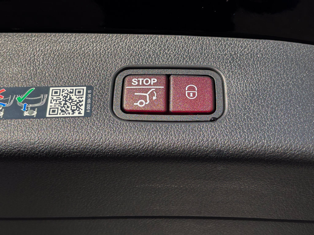 Used 2024 Mercedes-Benz GLC 300 4MATIC image 42