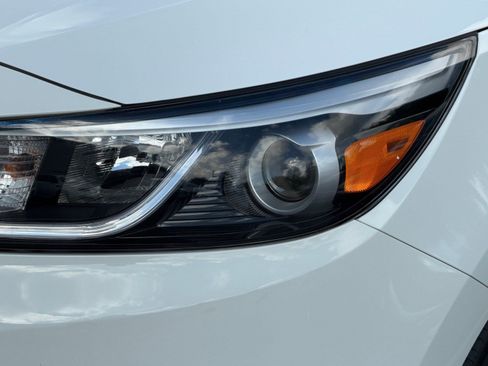 Used 2018 Kia Sedona LX FWD image 38