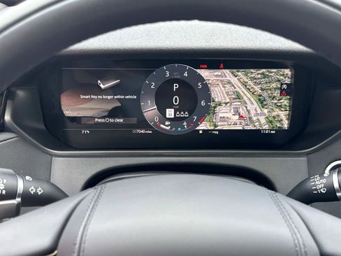 Certified 2025 Land Rover Range Rover Velar Dynamic SE image 29