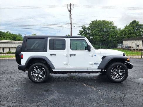 Used 2025 Jeep Wrangler Unlimited Sport S 4xe w/ Convenience Group AWD/4WD image 12