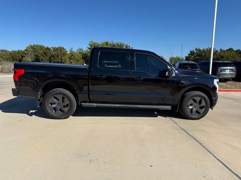 Used 2022 Ford F150 Lightning Lariat image 4