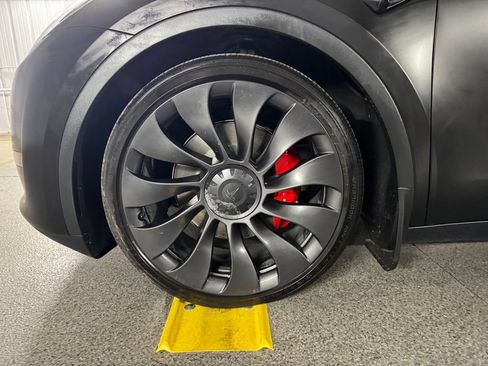 Used 2024 Tesla Model Y Performance AWD/4WD image 19