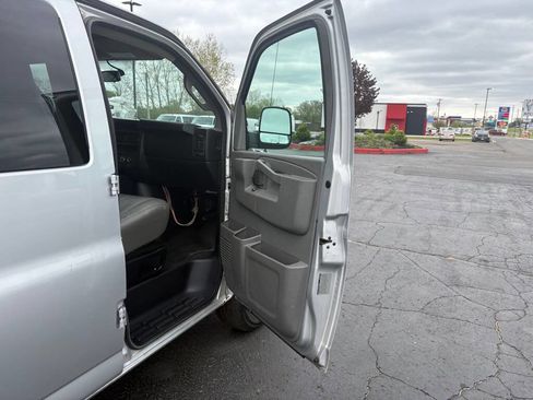 Used 2017 Chevrolet Express 3500 LS RWD image 13