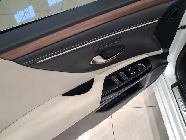 Used 2024 Lexus ES 350 w/ Premium Package FWD image 14