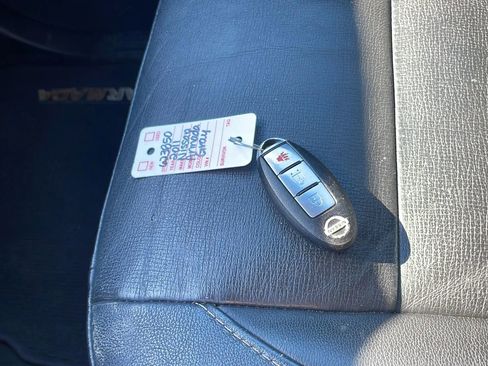 Used 2011 Nissan Armada SL image 38