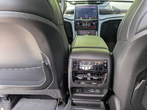 Used 2023 Jeep Grand Cherokee L Limited AWD/4WD image 28