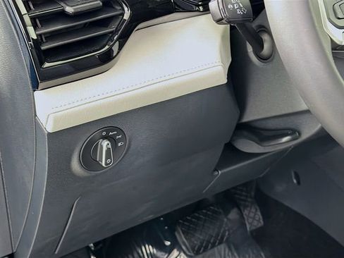 New 2026 Volkswagen Taos S image 10