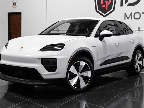 Used 2024 Porsche Macan 4 Electric AWD/4WD image 7