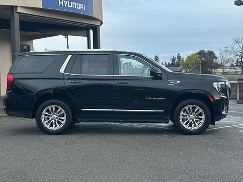 Used 2023 GMC Yukon SLT image 3