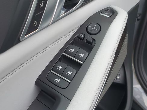 New 2026 BMW X5 xDrive50e image 6