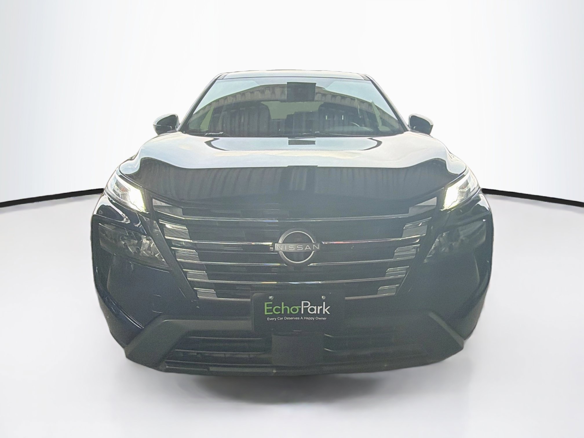 Used 2025 Nissan Rogue SV AWD/4WD image 2