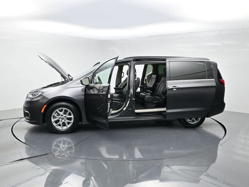 Used 2022 Chrysler Pacifica Touring-L FWD image 31