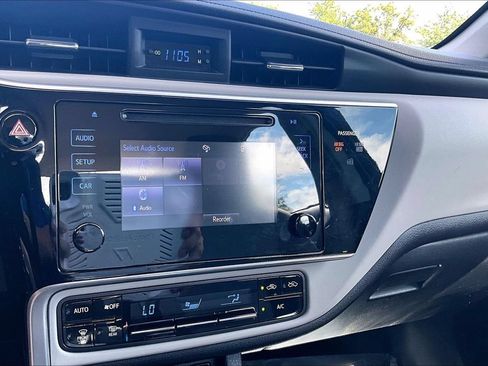 Used 2017 Toyota Corolla LE w/ Carpet Mat Package (TMS) FWD image 25