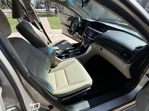 Used 2017 Honda Accord EX-L image 22