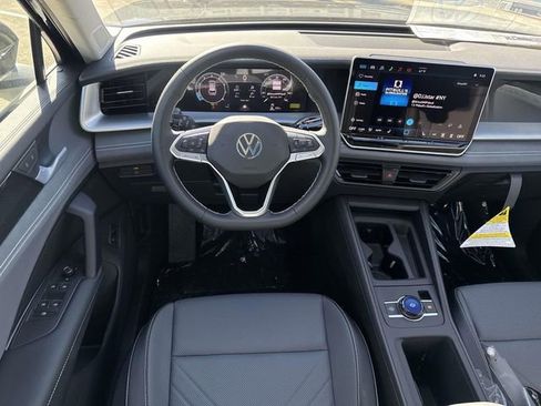 New 2026 Volkswagen Tiguan SE image 8