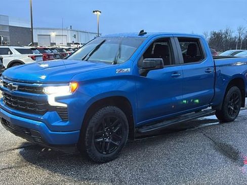 Used 2022 Chevrolet Silverado 1500 RST image 2