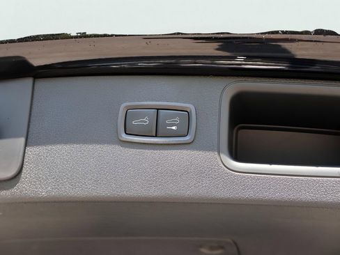 New 2025 Porsche Macan image 18