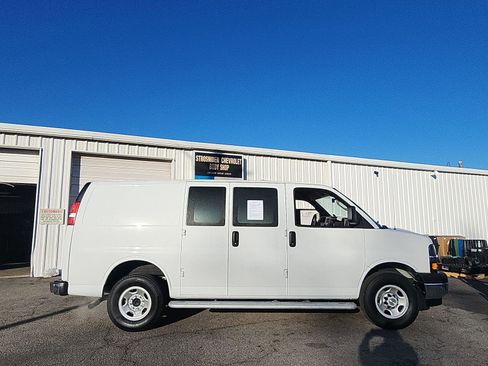 Used 2024 Chevrolet Express 2500 w/ Driver Convenience Package image 6