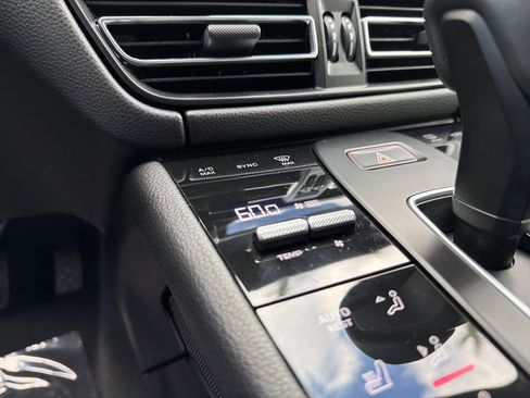 Used 2022 Porsche Macan w/ Premium Package Plus image 23