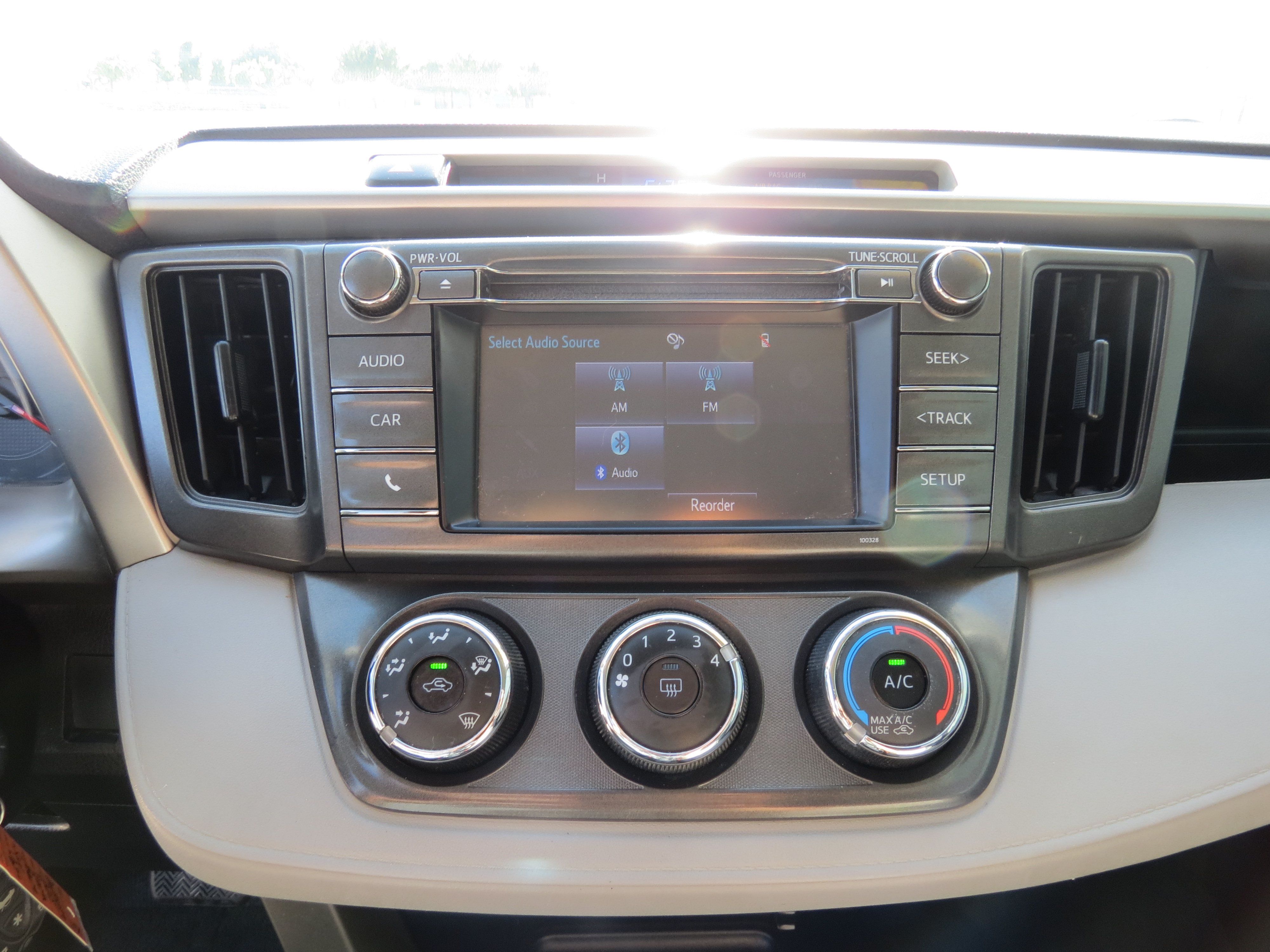 Used 2015 Toyota RAV4 LE FWD image 17