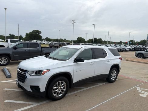 Used 2018 Chevrolet Traverse LS FWD image 4