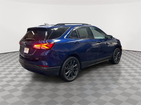 Used 2023 Chevrolet Equinox RS image 3