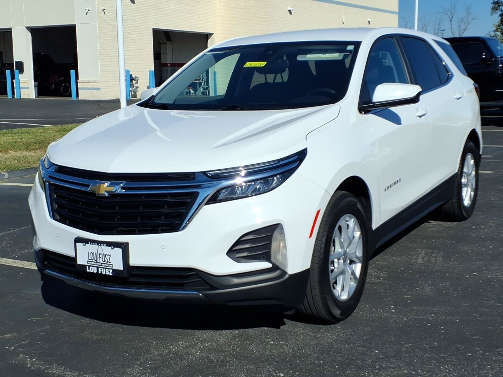 Used 2023 Chevrolet Equinox LT FWD image 2
