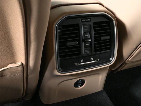 New 2026 Porsche Macan image 22