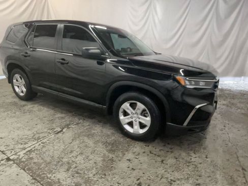 Used 2023 Honda Pilot LX image 3