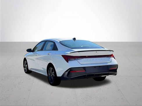 New 2026 Hyundai Elantra SEL Sport Premium FWD image 5