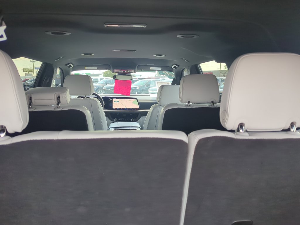 Certified 2026 Chevrolet Suburban Premier AWD/4WD image 17