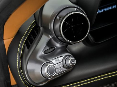 Used 2022 Ferrari F8 Tributo RWD image 28