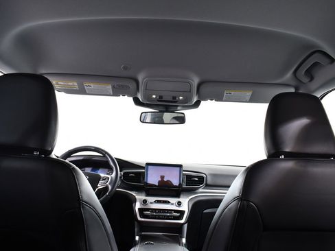 Used 2022 Ford Explorer XLT w/ Equipment Group 202A image 17