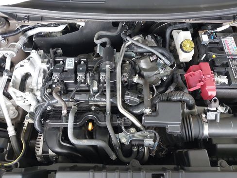 Used 2025 Nissan Kicks SR w/ SR Premium Package FWD image 30