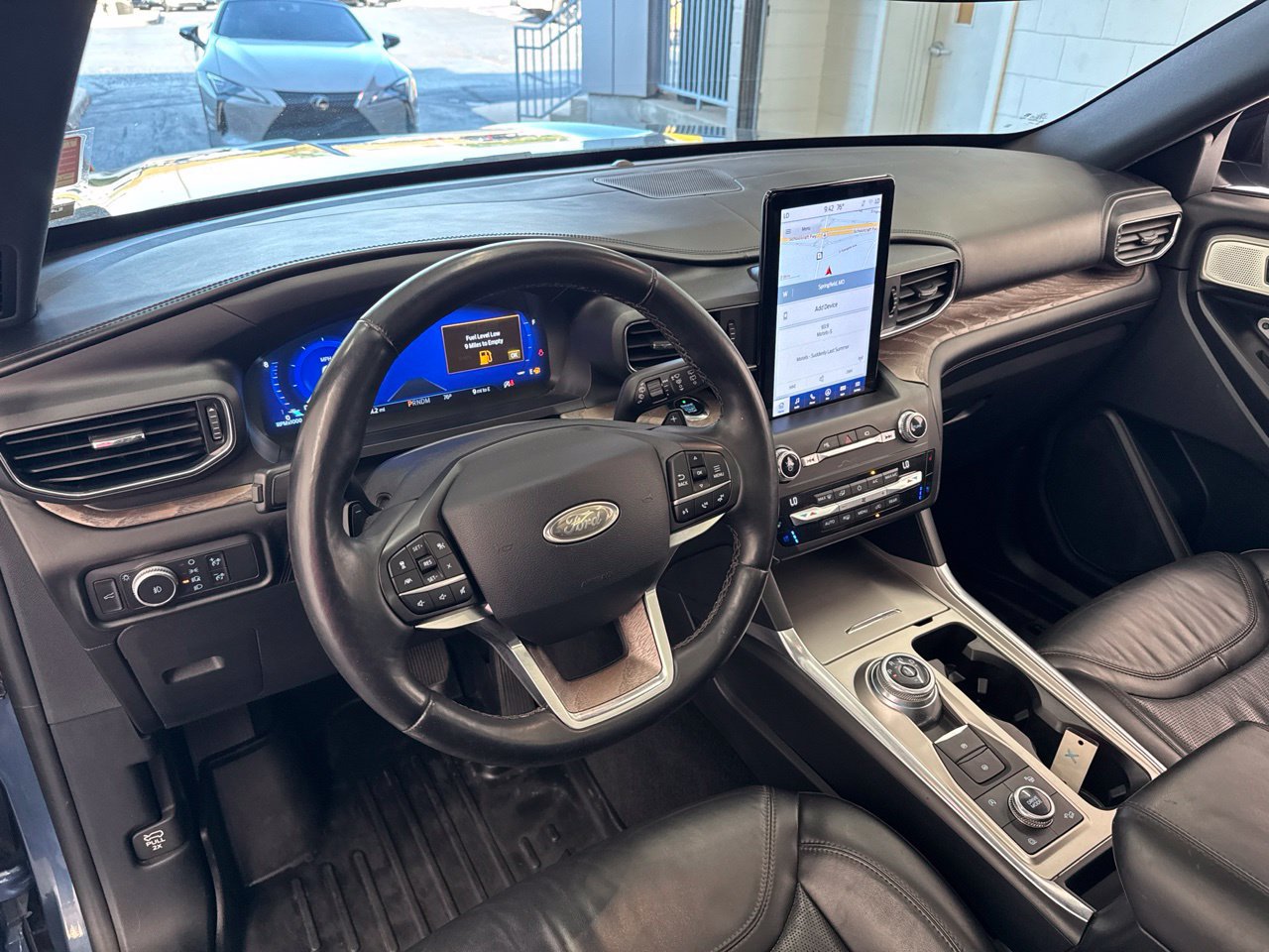 Used 2020 Ford Explorer Platinum w/ Premium Technology Package AWD/4WD image 18