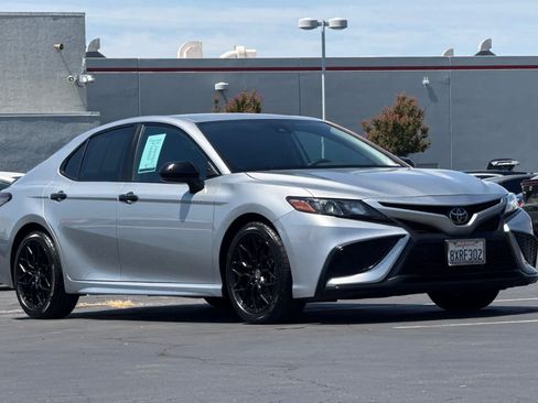 Used 2021 Toyota Camry SE FWD image 5