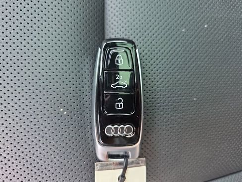 Used 2023 Audi Q8 Prestige AWD/4WD image 37