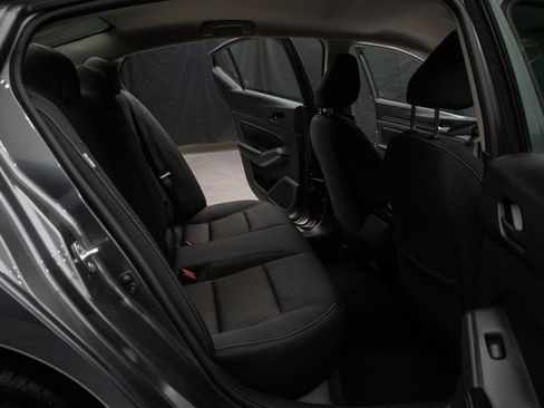 Used 2024 Nissan Altima 2.5 SV image 18