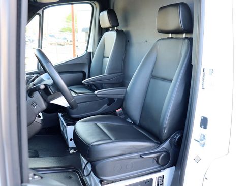 Used 2024 Mercedes-Benz eSprinter 170 Cargo image 11