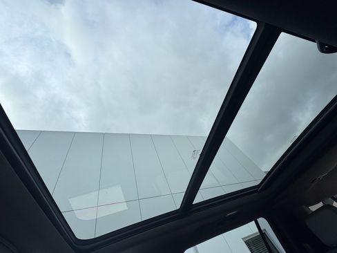 Used 2021 GMC Yukon XL SLT w/ SLT Premium Package image 37