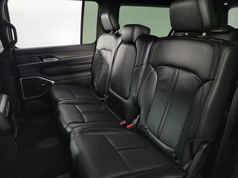Used 2024 Jeep Wagoneer L Series II w/ Flexible Seating Group AWD/4WD image 17