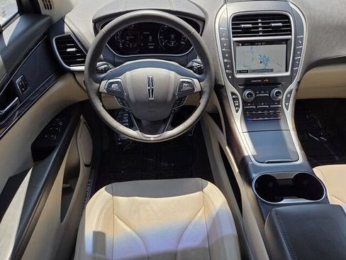 Used 2017 Lincoln MKX Reserve w/ Driver Assistance Package FWD image 14