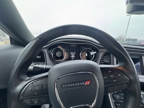 Used 2019 Dodge Challenger SXT image 15
