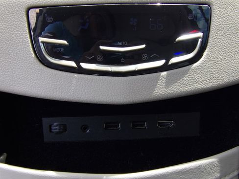 Used 2017 Cadillac Escalade ESV Luxury image 28