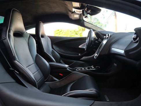 Used 2023 McLaren GT RWD image 11