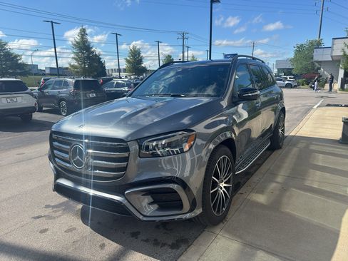 Used 2024 Mercedes-Benz GLS 450 4MATIC image 7